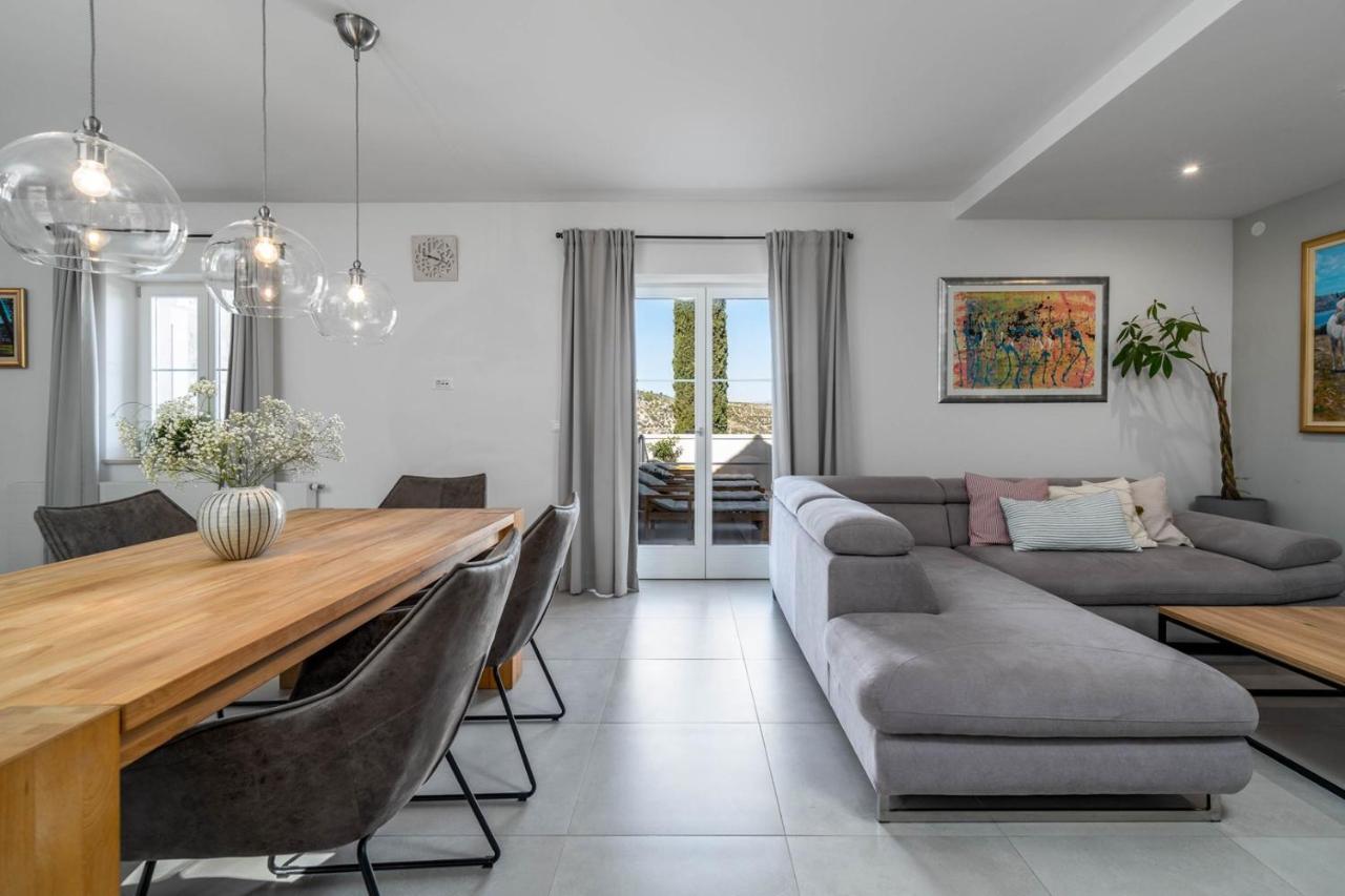 New Villa Ani! Traditional And Luxurious 4-Bedroom Villa With Heated Pool And Sea Views بوستيرا المظهر الخارجي الصورة
